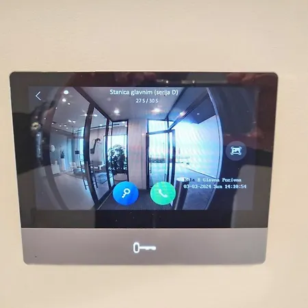 Metropoliten - Aria Lux Bw * Belgrado